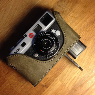 Leica M9 battery access