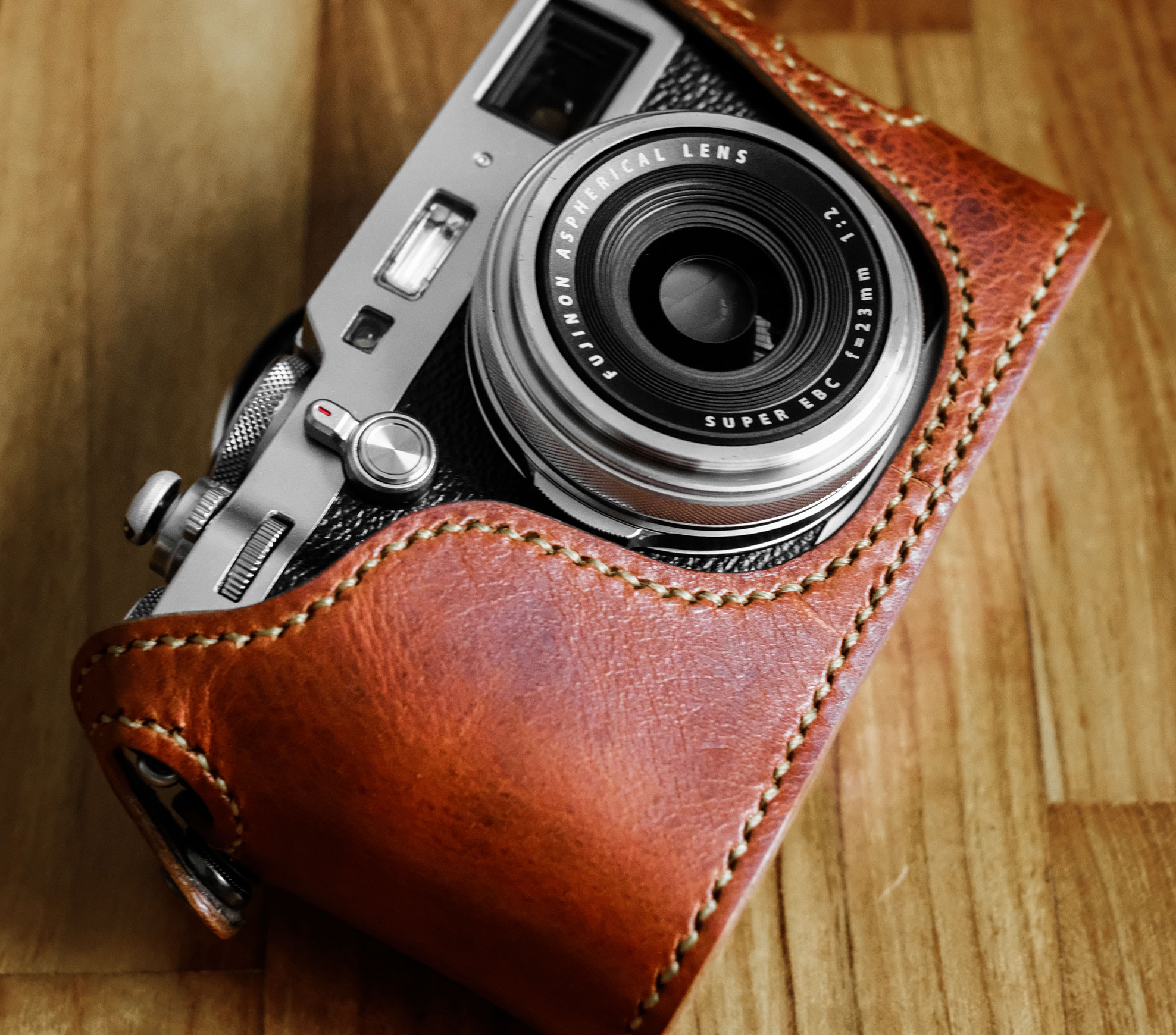 Diplomaat Alaska Naar Fujifilm X100F camera case - Kenji Leather Half Case - KenjiLeather
